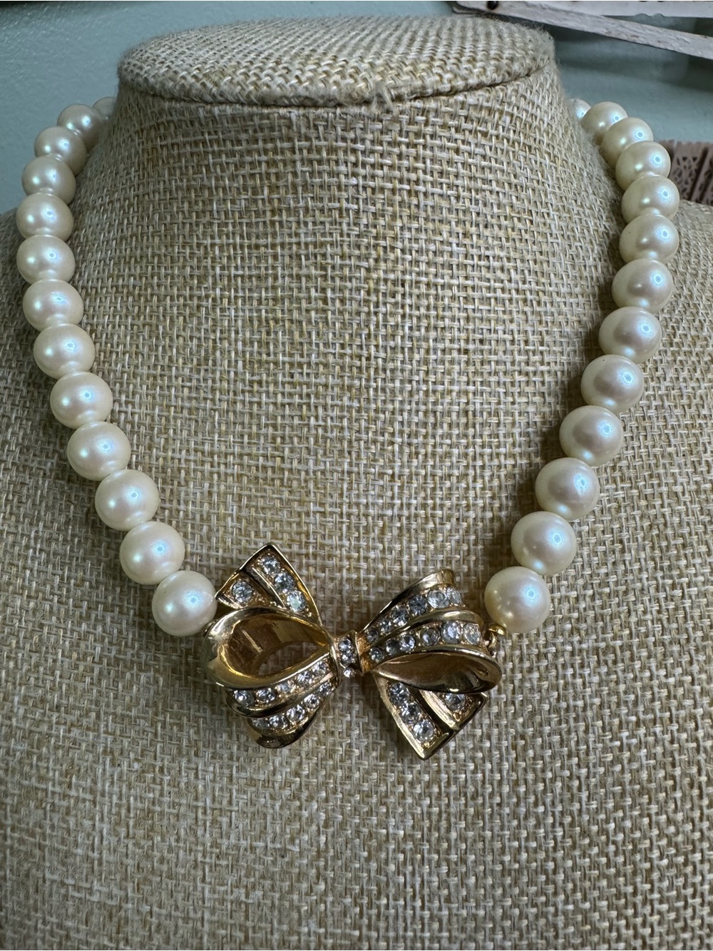 Pearl Choker Necklace with Gold Bow Pendant - Vintage 80’s